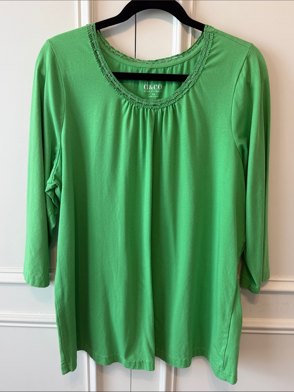 d&co Bright Green Scoop-Neck Long Sleeve Tee